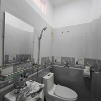 Nhà 3 tầng - Oto đỗ cửa - gần trục chính - trung tâm Đồng Hoà - Chỉ hơn 2 tỷ
