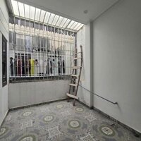 Nhà 3 tầng - Oto đỗ cửa - gần trục chính - trung tâm Đồng Hoà - Chỉ hơn 2 tỷ