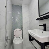 Bán nhà nhỉ xinh, Quận 7- Diện tích: 4,7m x 5m - Giá chỉ: 2,9 Tỷ
