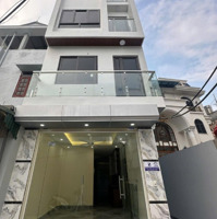Bán Nhà - Mới Kong - Cứ Khối Long Biên- 6 Tầng Thang Máy - Ô Tô Vào Nhà. D.tích =30M2. Mtien = 4M.