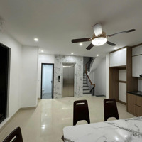 Nhà Riêng Ngã Tư Sở, Ô Tô Đỗ Cửa, Thang Máy, 2 Thoáng, Nhà Xây Kiên Cố, Full Nội Thất, 40M2*6T