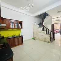 Phố Trần Quốc Hoàn- Phân Lô- Ô Tô Tránh- Mặt Ngõ Kinh Doanh- Dân Xây Chắc Chắn- 40M2- 13.9 Tỷ