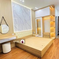 Siêu Phẩm Nhà Đẹp Kim Mã Quận Ba Đình - Nhà 2 Mặt Thoáng Vĩnh Viễn - Ô Tô Đỗ Tránh Cách Nhà 10M.
