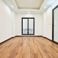 Nhà 35M X 5 Tầng Ngay Ngã Tư Thạch Bàn - Cổ Linh Ngõ Trước Nhà 4M Cách Oto Tránh 20M.
