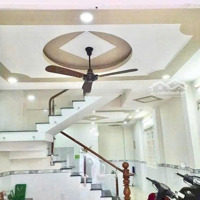 Bán Nhà Lầu Trệt Sát Trung Tâm Hành Chính Dĩ An Diện Tích :107M2 Giá Bán 4.5 Tỷ Liên Hệ 0975339699