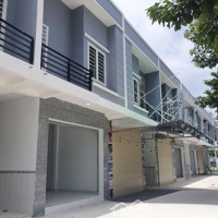 Nhà Trệt 1 Lầu, Thiết Kế Hiện Đại, Sân Để Xe Thoáng Mát