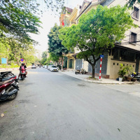 Giá Sốc!Bán Nhà Hoàng Cầu-Lô Góc-3 Thoáng-Ô Tô Vào Nhà-Kinh Doanh- Diện Tích: 106M2-Mt 19M