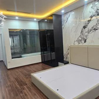 Cực Sốc- Cầu Giấy - 20P Khép Kín Full Nội Thất - Thang Máy Xịn Xò - 3 Mặt Thoáng - Thoát Hiểm An To