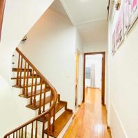 Bán nhà 45m2 đường Cầu Giấy chỉ nhỉnh 8 tỷ, Gần oto, 2 thoáng, Ngõ thông, An sinh tốt, Nhà đẹp ở ngay