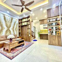Bán Nhà Phố Hoàng Cầu, Hà Nội, Phân Lô, Ôtô Đỗ Cửa,Diện Tích46M2,5 Tầng, Giá Bán 15 Tỷ