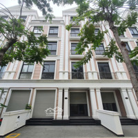 Sốc - Cho Thuê Np 5 Tầng - Khu Manhattan - Hoàn Thiện Thang Máy - Máy Lạnh Giá Rẻ Nhất - Vhgpq9