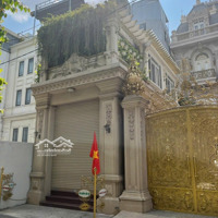 Bán Biệt Thự Dát Vàng Phong Cách Quý Tộc Italy Rộng Hơn 312M2, Tọa Lạc Vị Trí Vip Quận 1