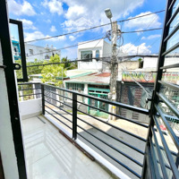Phòng Ban Công - Nhà Góc 2 Mặt Tiền