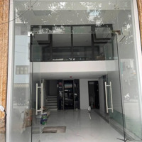 Nhà Lạc Long Quân, Tây Hồ - Lô Góc 2 Mặt Thoáng, Thang Máy, 4 Làn Ô Tô Tránh