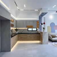 Kẹt Tiền Bán Gấp Nhà Nhỏ 42M2 Hẻm Xóm Đất, P8, Quận 4, Giá Chỉ 1Tỷ950, Nhà Trống Dọn Vào Ở Ngay,Shr
