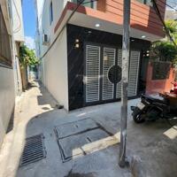 Bán Gấp Nhà 2 Tầng Mới Đẹp - Ngay Chợ Lạc Long Quân -