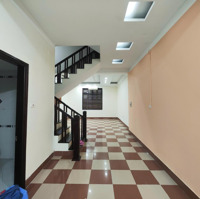 Cho Thuê Nhà Xây Theo Kiểu Biệt Thự Sân Vườn Tại Phường Bạch Mai.