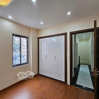Bán Nhà Phố Ngọc Lâm,Lb Mới Đẹp Ở Ngay 40M 5 Tầng Có 5 Phòng Ngủ,Khu Vực Gần Ngay Cầu Chương Dương