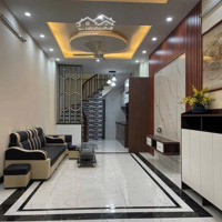 Bán Nhà Phố Ngọc Lâm,Lb Mới Đẹp Ở Ngay 40M 5 Tầng Có 5 Phòng Ngủ,Khu Vực Gần Ngay Cầu Chương Dương