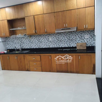 Bán Nhà 1 Trệt 2 Lầu Vị Trí Trung Tâm Dĩ An Gần Cụm Trường Học