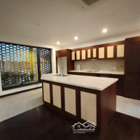 Cho Thuê Biệt Thự Sân Vườn, Hồ Bơi 300M Tô Ngọc Vân, Quảng An, Tây Hồ 140 Triệu/Tháng
