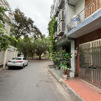 Bán Gấp Biệt Thự Tại Âu Cơ, Ô Tô Tránh , 31 Tỷ, 90M2, Mặt Tiền 8M, Pháp Lý Đầy Đủ
