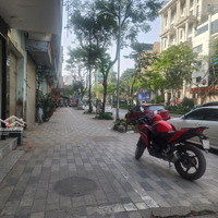 Bán Nhà Mặt Phố Lạc Long Quân Lô Góc Mặt Phố Và Mặt Ngõ Ô Tô Thông Hồ Tây, 6T, Thang Máy, 19.5 Tỷ