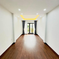 Ngay Sát Phố Vip Nguyễn Văn Cừ - Có Ngay Nhà Đẹp Ô Tô Vào Tận Nhà - 5 Phòng Ngủ- Vị Trí Đẹp Giá Rất Hợp Lý
