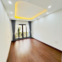 Ngay Sát Phố Vip Nguyễn Văn Cừ - Có Ngay Nhà Đẹp Ô Tô Vào Tận Nhà - 5 Phòng Ngủ- Vị Trí Đẹp Giá Rất Hợp Lý