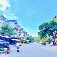 Nhà Đẹp 3 Tầng Mtkd Khu Ven Sông, Ngang Khủng 8M, Đường Trước Nhà 12M Có Vỉa Hè, Oto Đỗ Trong Nhà