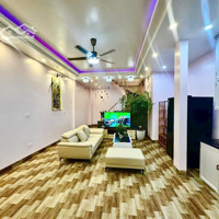 Sát Mặt Phố - Ô Tô 7 Chỗ Đỗ Cửa, Sửa Cửa Ô Tô Vào Nhà - Cách Đại Học 200M - Xây Ccmn Hết Ý