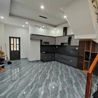 Nhà 3 tầng vừa hoàn thiện gần trường đại học kinh tế Bình Dương