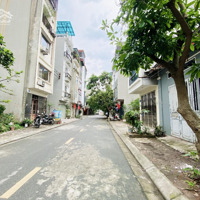 Giá Đầu Tư!Bán Nhà Tại Giang Biên Diện Tích: 40M2 . Ô Tô Đỗ Cửa . Đầu Tư Sinh Lời . Giá Bán9 Tỷ
