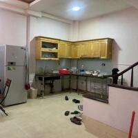 Cho thuê nhà Đường Láng, 5 tầng x 36m2, 3 ngủ, 3 WC làm VP, KD online, ở nhóm 7 người