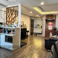 Hàng Hiếm Tại Vũ Phạm Hàm, 24 Tỷ, 240 M2, 5 Phòng Ngủ 3 Vệ Sinh Full Nội Thất, Cầu Giấy, Hn