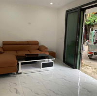 Căn Hộ Tập Thể Tầng 1, Ô Tô Đỗ Cửa, Thoáng Sáng Rộng - Tiện Ích Bạt Ngàn