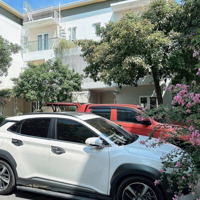 Bán Nhà Phố Lớn 123.5M2, 3 Phòng Ngủ 5 Vệ Sinh Sân Quanh Nhà, Tại Melosa Khang Điền, Phú Hữu, Quận 9