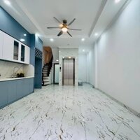 Nhà Đẹp, Mới, Thang Máy, Phố Giáp Bát, Hoàng Mai 33m, 6 tầng, mt 4.3m, giá 8.6 tỷ.