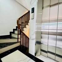 Nhà Đẹp, Mới, Thang Máy, Phố Giáp Bát, Hoàng Mai 33m, 6 tầng, mt 4.3m, giá 8.6 tỷ.