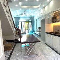 Chủ Gửi Nhà 1 Trệt 2 Lầu Đối Diện Vinhomes Q9Diện Tích52M2 Shr Nằm Đường Nguyễn Xiển Hiện Đang Cho Thuê