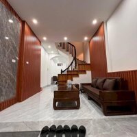 Nhà Đẹp Mặt Ngõ, Dân Xây, Phố Giáp Bát, Hoàng Mai 40m, 4 tầng, mt 3.5m, giá 8.98 tỷ.