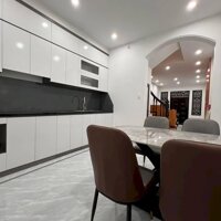 Nhà Đẹp Mặt Ngõ, Dân Xây, Phố Giáp Bát, Hoàng Mai 40m, 4 tầng, mt 3.5m, giá 8.98 tỷ.