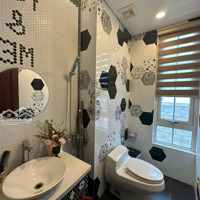 Bán Siêu Phẩm Mặt Phố Nguyên Hồng, Mặt Tiền 8M, 135Mx 9 T, Vỉa Hè, Ô Tô, Kd Đỉnh, 97 Tỷ