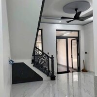 Bán Nhà Mặt Tiền Đường Thông Nhà Diện tích Lớn Thoáng Mát