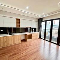 Bán nhà Phố Trạm - Đàm Quang Trung. Ba bước ra phố, Aeon Long Biên 200m. Lh 0965858116