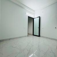 Bán 48,2m2 nhà dân xây đẹp 4,5 tầng tại tổ 16 Thạch Bàn, sát chợ Đồng Dinh. Cách 30m ra đường ô tô