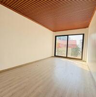 Bán 48,2m2 nhà dân xây đẹp 4,5 tầng tại tổ 16 Thạch Bàn, sát chợ Đồng Dinh. Cách 30m ra đường ô tô
