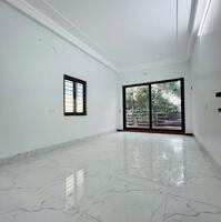 Bán 48,2m2 nhà dân xây đẹp 4,5 tầng tại tổ 16 Thạch Bàn, sát chợ Đồng Dinh. Cách 30m ra đường ô tô