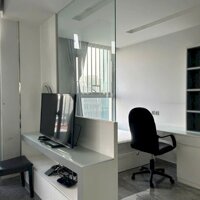 Cho thuê căn Penthouse Star Hill. DT 224m2- Nhà đẹp- 4 Phòng- 3 Toilet. View Thành Phố. Giá thuê 2.700 USD/Tháng