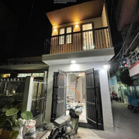 Nhà Q7 - 2 Lầu - Hẻm 4M - Cho Thuê 13 Triệu , 2Pn 2 Vệ Sinh- Không Đăng Ảo